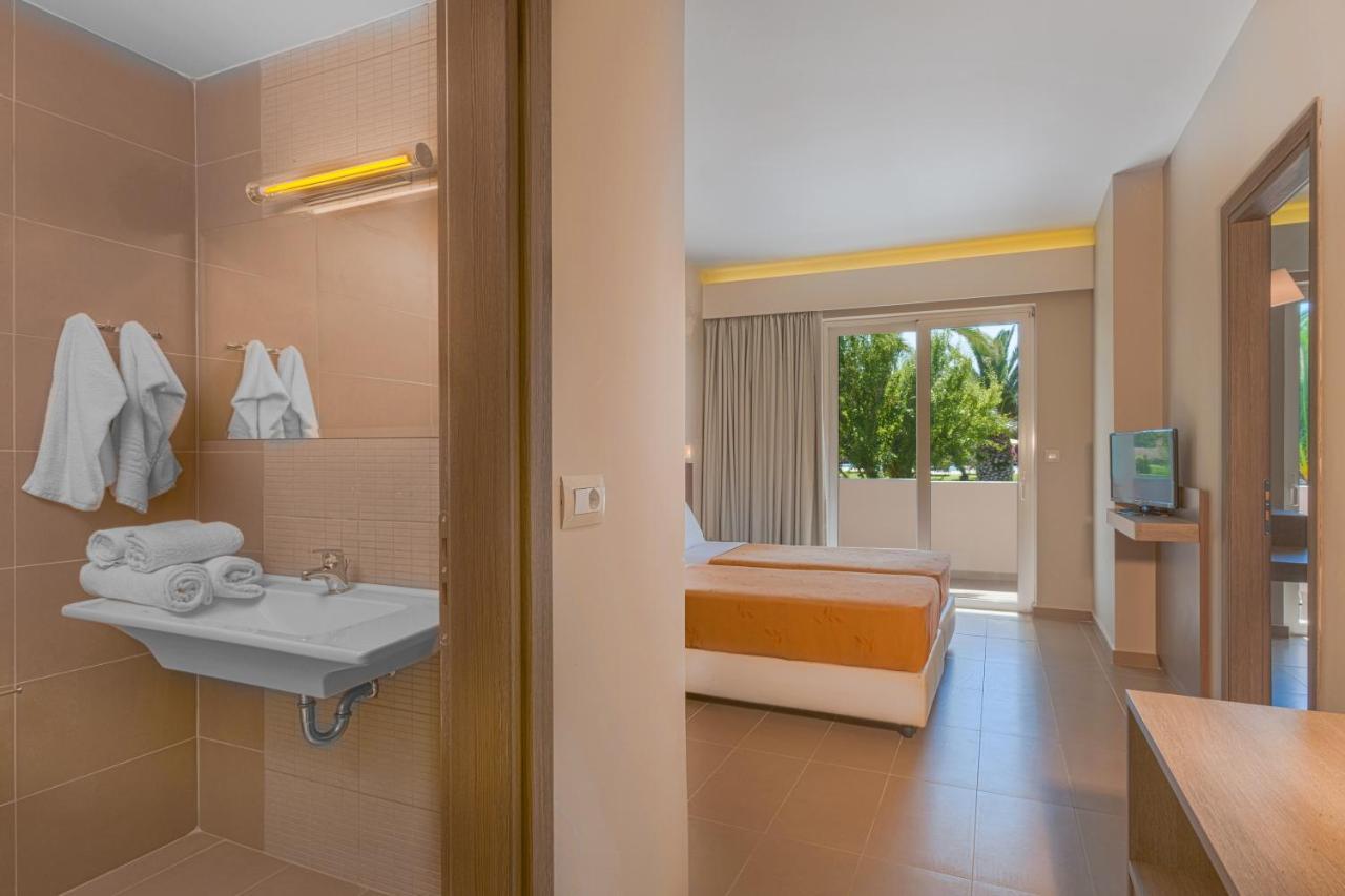 Hotel Esperia มาร์มารี ภายนอก รูปภาพ