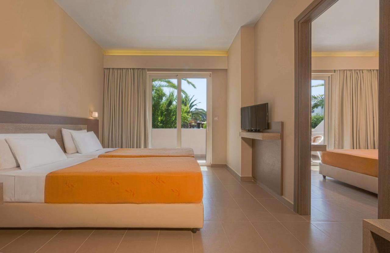 Hotel Esperia มาร์มารี ภายนอก รูปภาพ