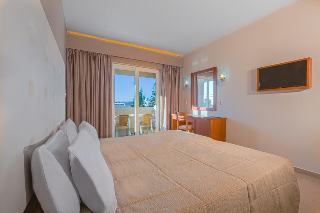 Hotel Esperia มาร์มารี ภายนอก รูปภาพ