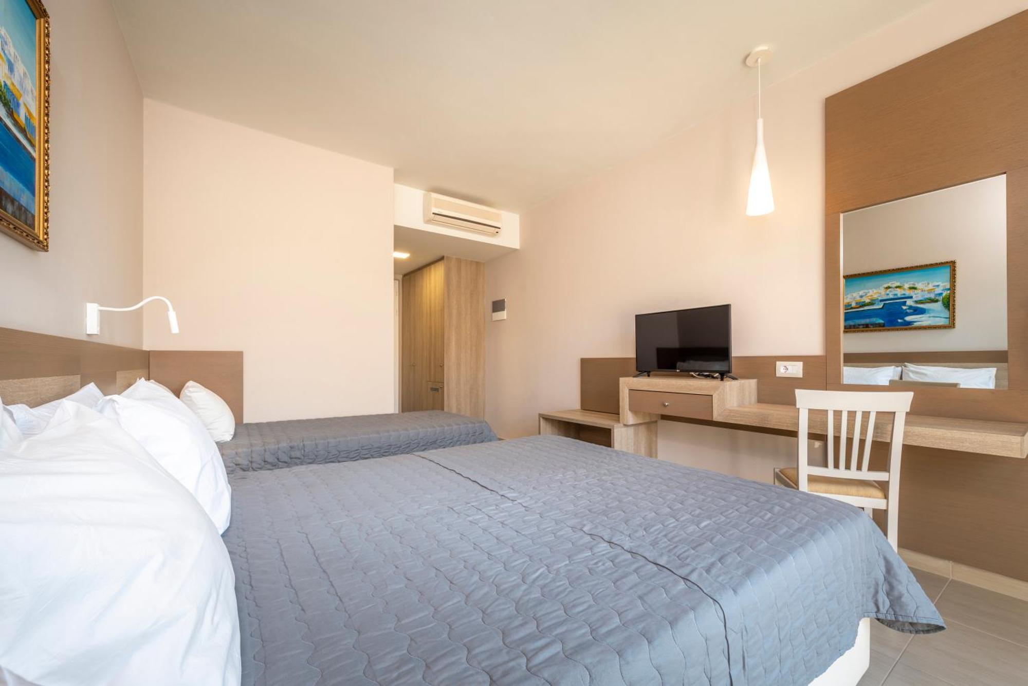 Hotel Esperia มาร์มารี ภายนอก รูปภาพ