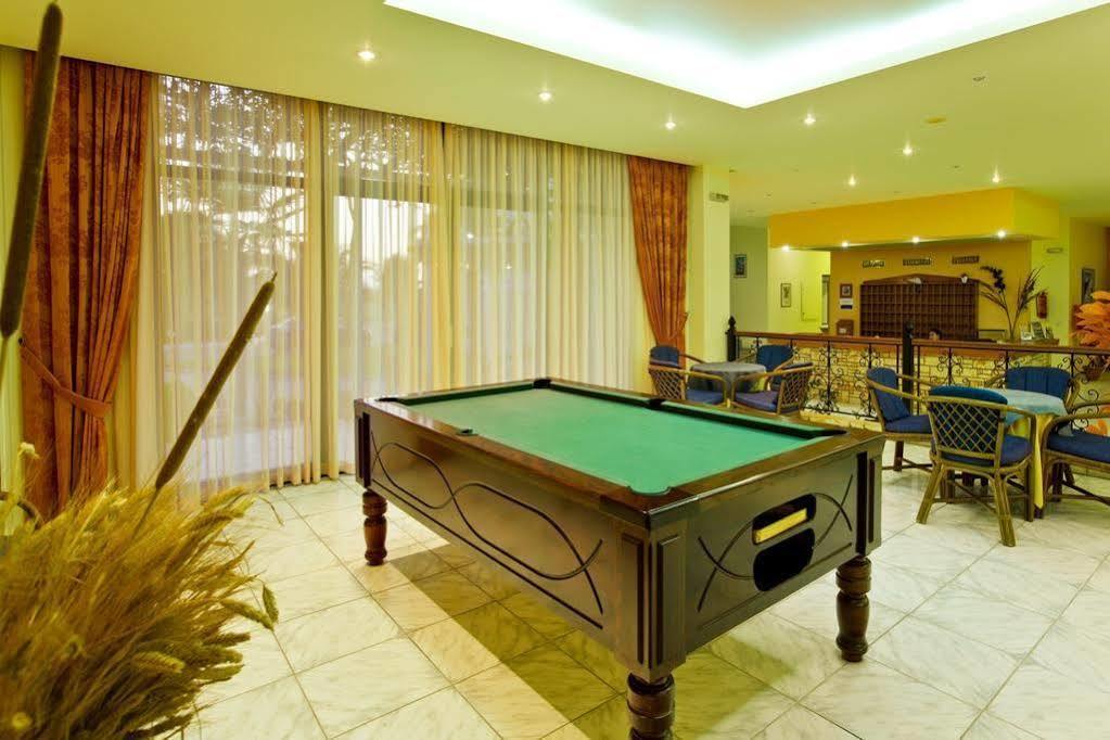 Hotel Esperia มาร์มารี ภายนอก รูปภาพ